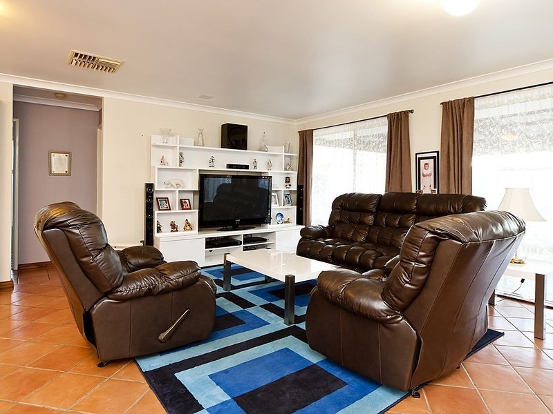 9 Cawdor Lane, Orelia WA 6167