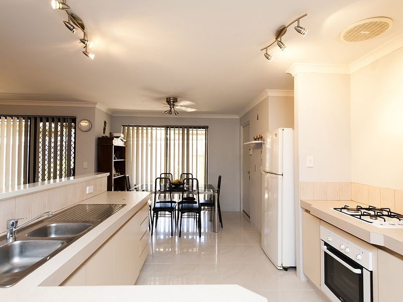 15 Gilling Place, Orelia WA 6167