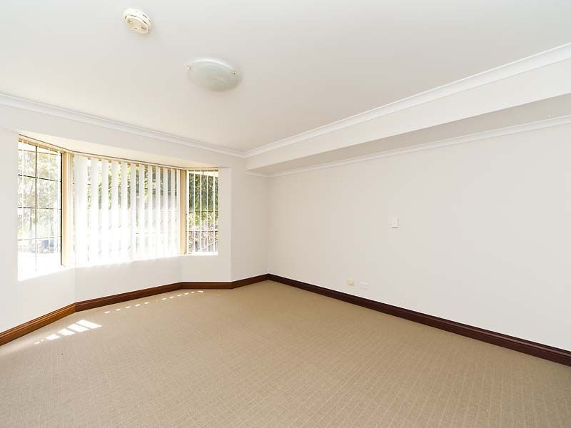 15 Oporto Rise, Coogee WA 6166