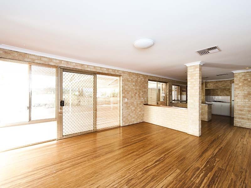 15 Oporto Rise, Coogee WA 6166