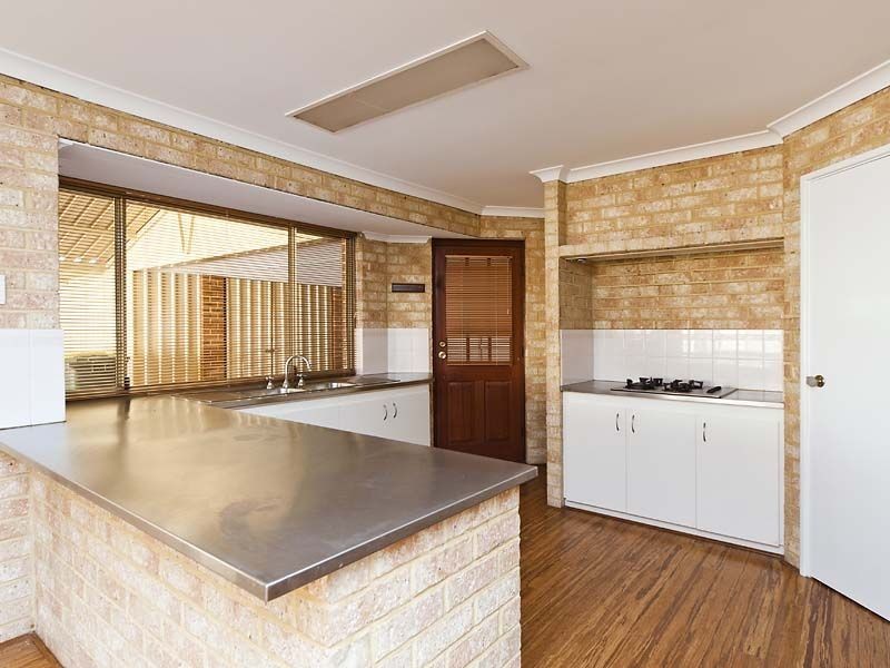 15 Oporto Rise, Coogee WA 6166