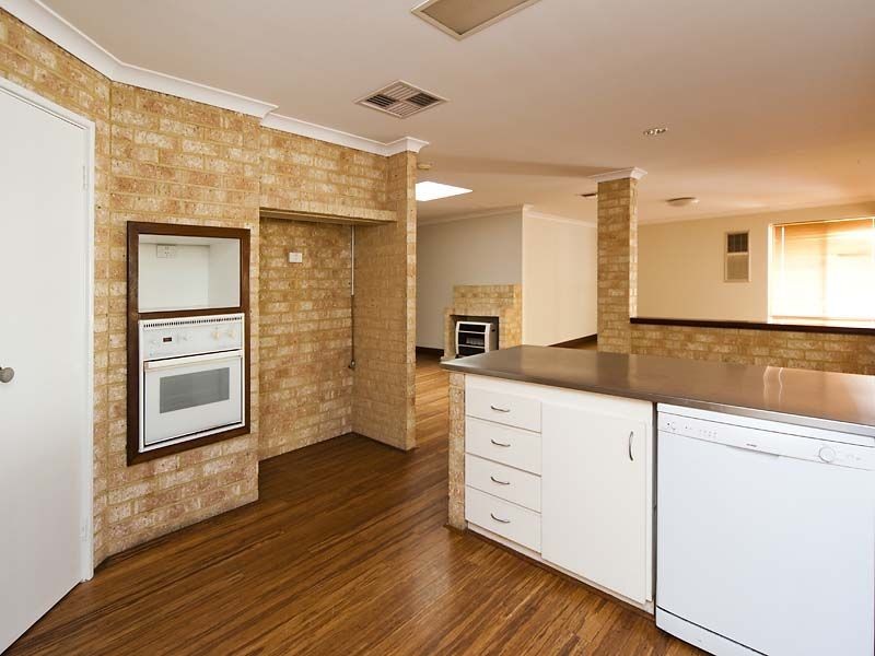 15 Oporto Rise, Coogee WA 6166