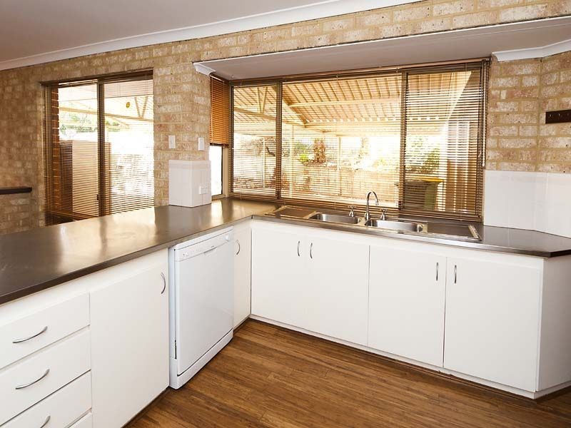 15 Oporto Rise, Coogee WA 6166