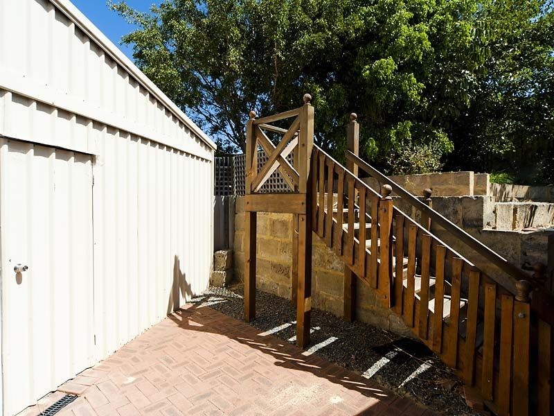 15 Oporto Rise, Coogee WA 6166