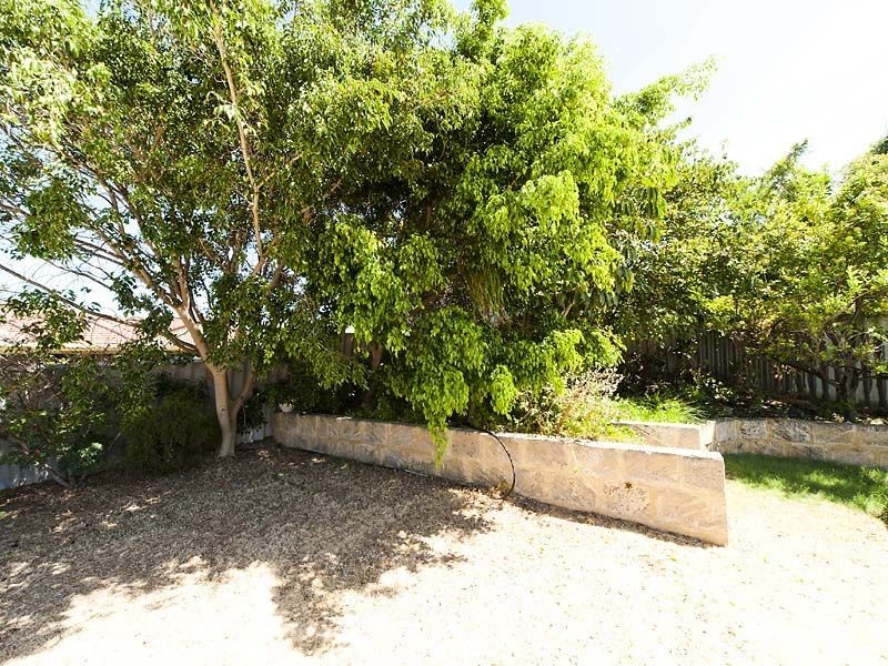 15 Oporto Rise, Coogee WA 6166