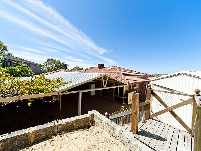 15 Oporto Rise, Coogee WA 6166