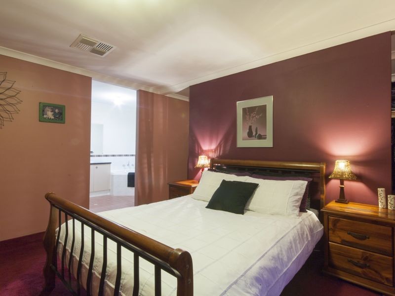 1 Bangor Way, Orelia WA 6167