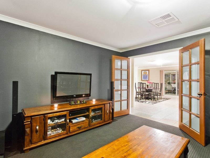 1 Bangor Way, Orelia WA 6167