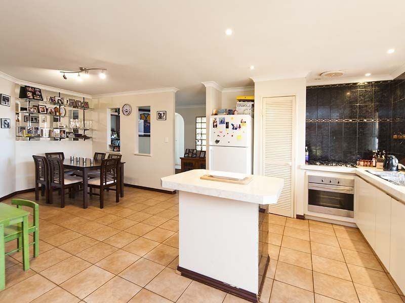 11 Brandon Mews, Parmelia WA 6167