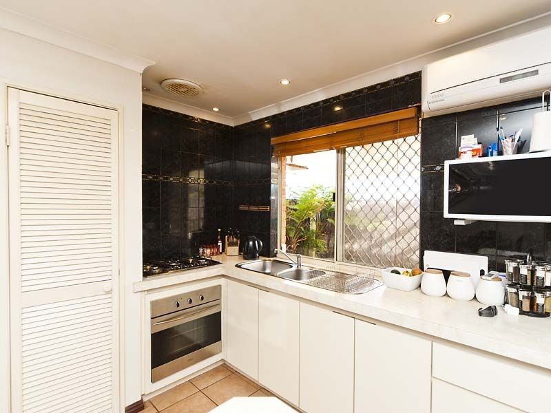 11 Brandon Mews, Parmelia WA 6167