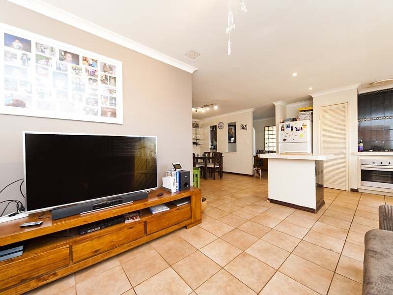 11 Brandon Mews, Parmelia WA 6167