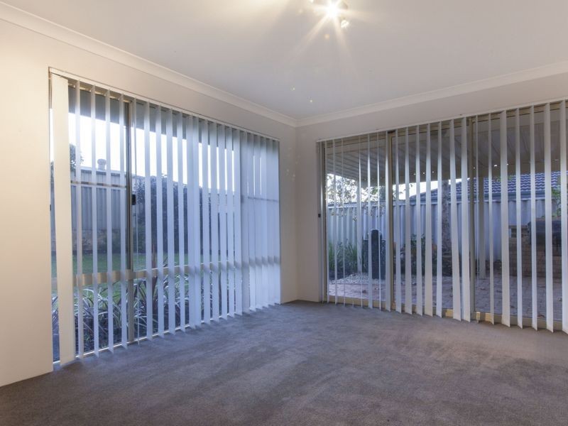 4 Walmer Place, Orelia WA 6167