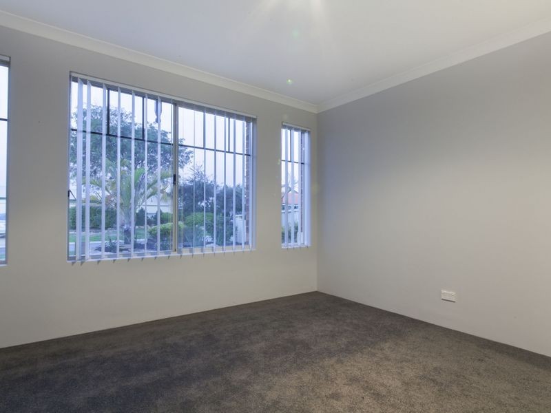 4 Walmer Place, Orelia WA 6167