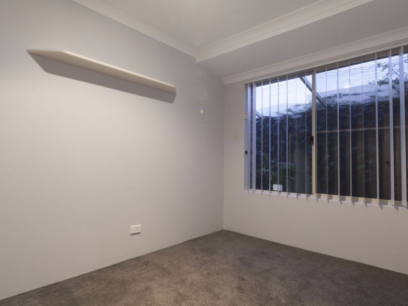 4 Walmer Place, Orelia WA 6167