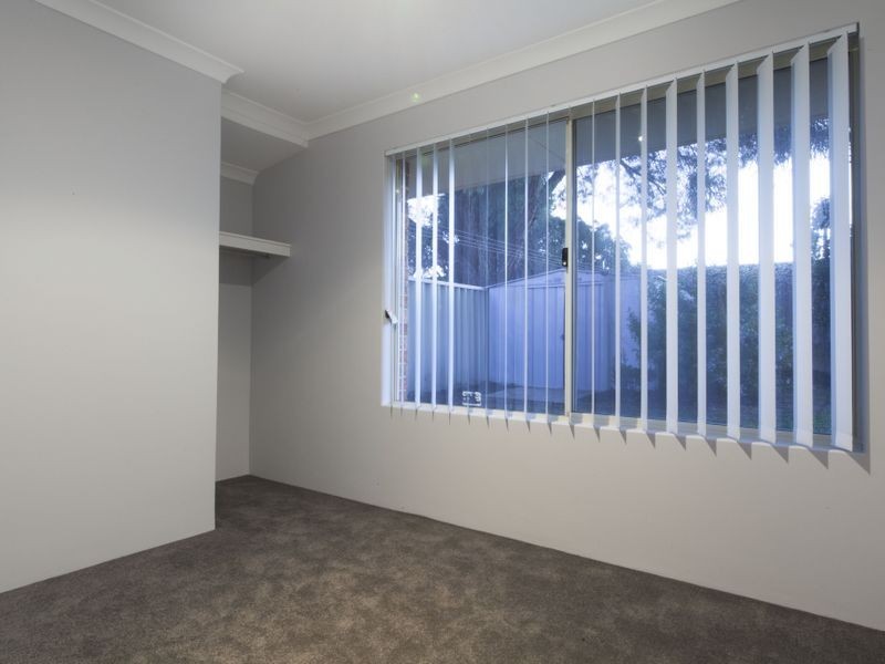 4 Walmer Place, Orelia WA 6167