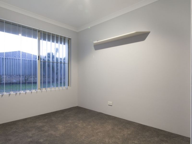 4 Walmer Place, Orelia WA 6167