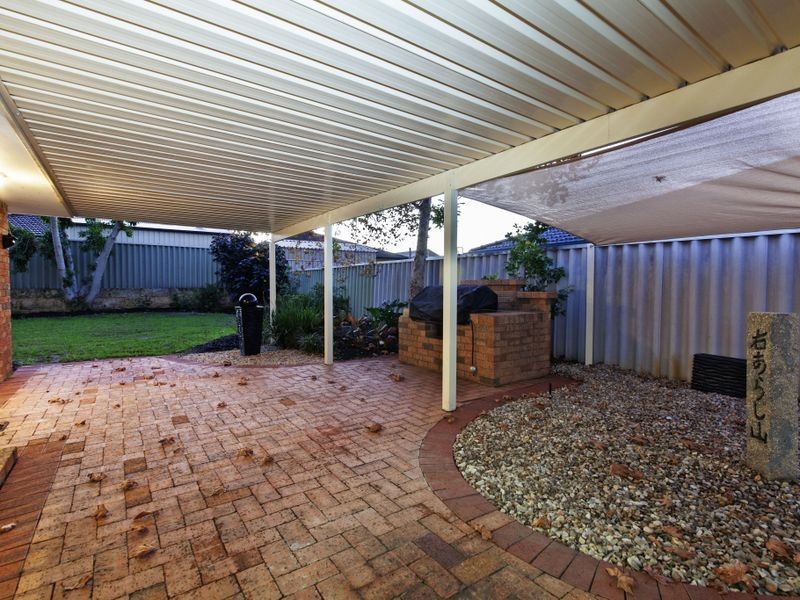 4 Walmer Place, Orelia WA 6167