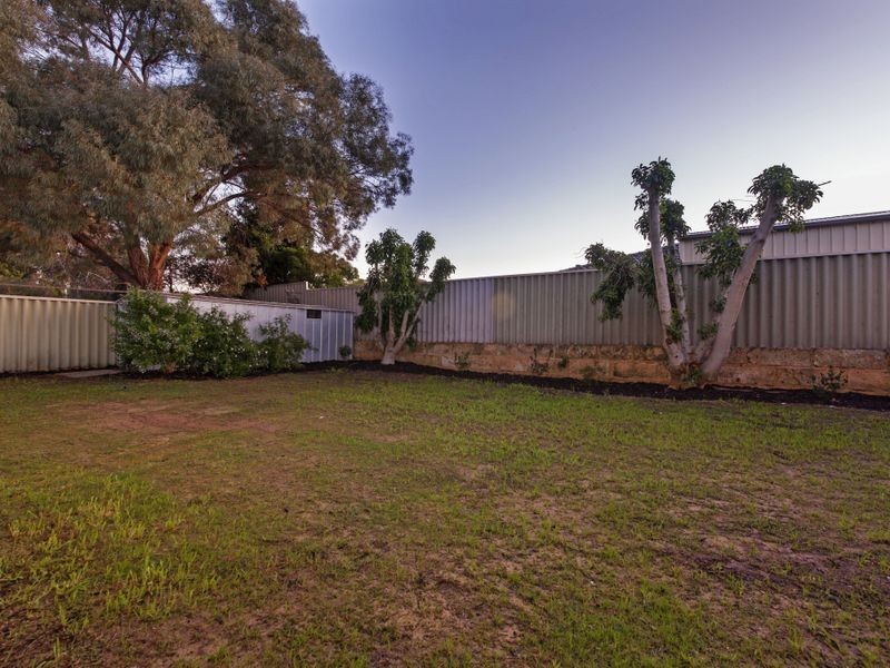 4 Walmer Place, Orelia WA 6167