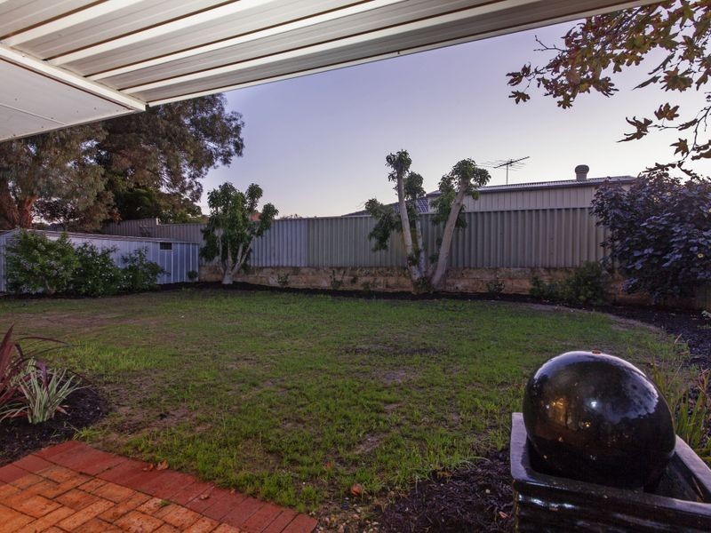 4 Walmer Place, Orelia WA 6167