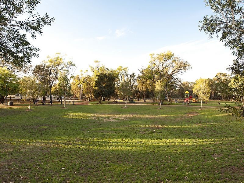 4 Walmer Place, Orelia WA 6167