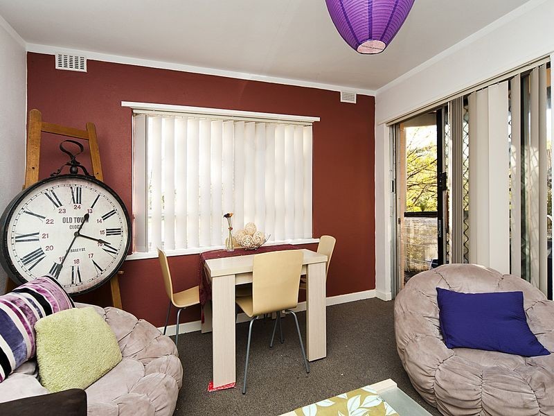 11/4 Canham Way, Orelia WA 6167