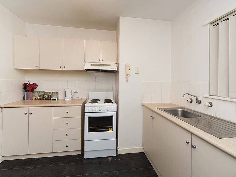 11/4 Canham Way, Orelia WA 6167