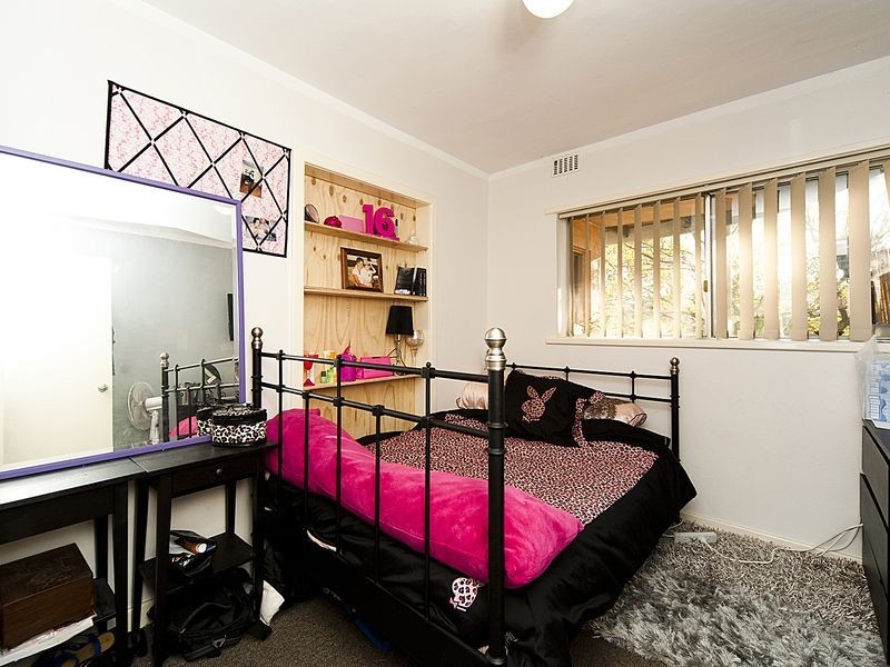 11/4 Canham Way, Orelia WA 6167