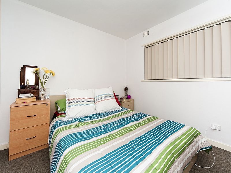11/4 Canham Way, Orelia WA 6167