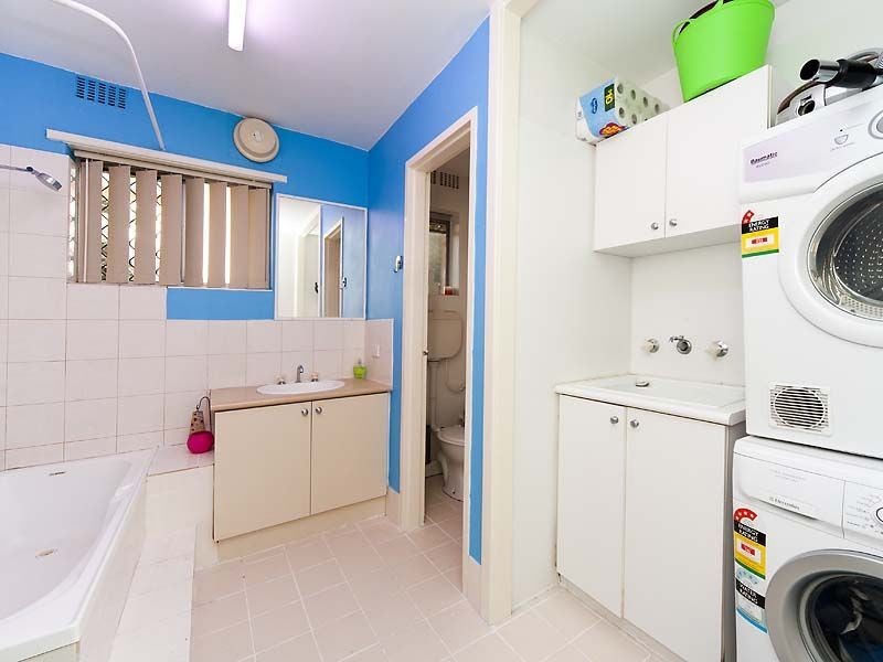11/4 Canham Way, Orelia WA 6167