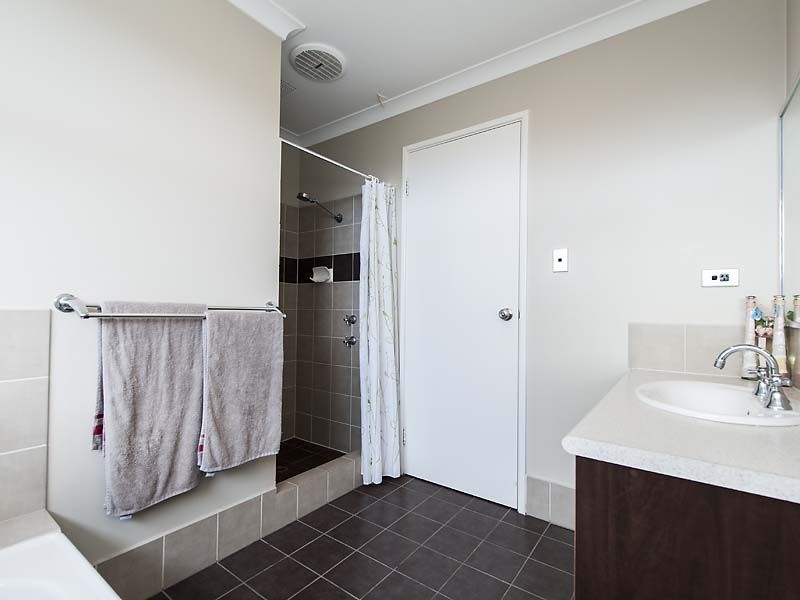 29 Weybridge Drive, Wellard WA 6170