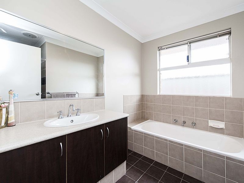 29 Weybridge Drive, Wellard WA 6170