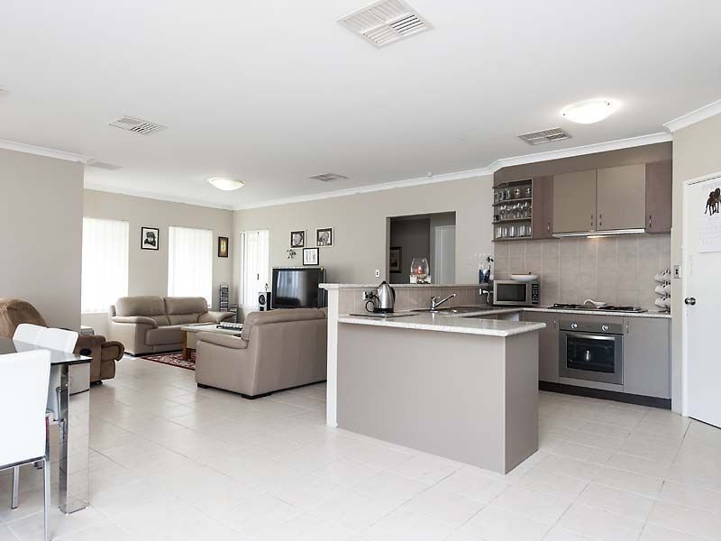 29 Weybridge Drive, Wellard WA 6170