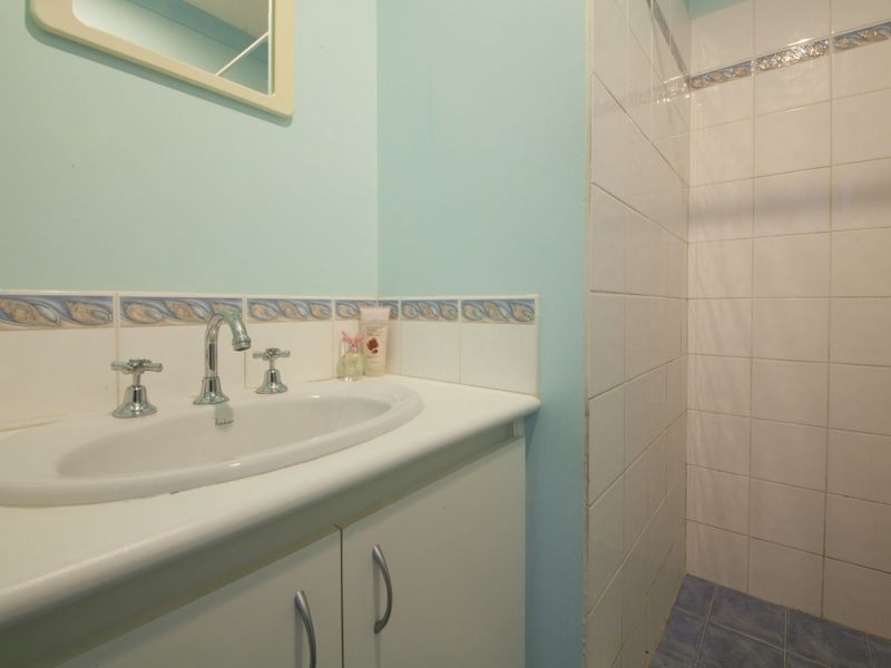 8 Hueston Lookout, Leda WA 6170