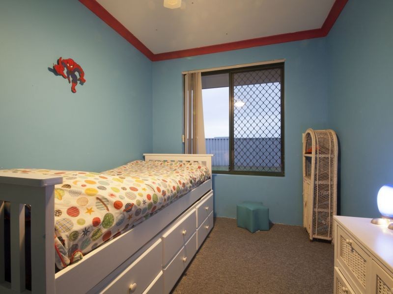 8 Hueston Lookout, Leda WA 6170