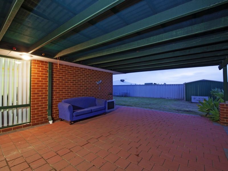 8 Hueston Lookout, Leda WA 6170