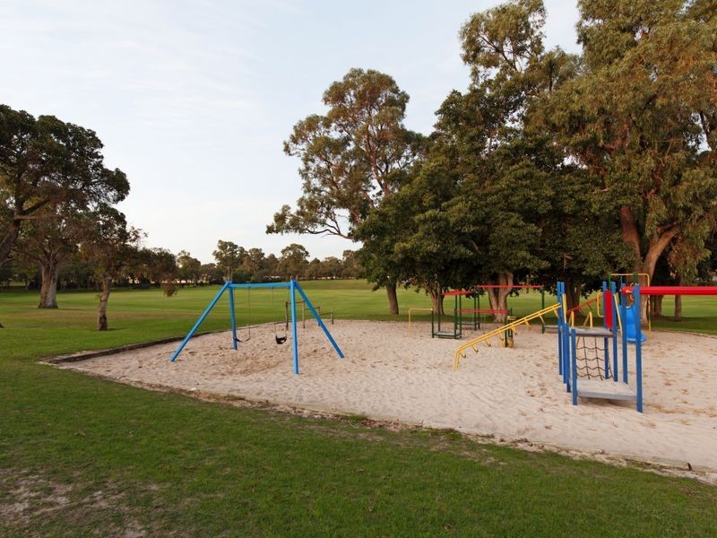 9 Walgreen Crescent, Calista WA 6167