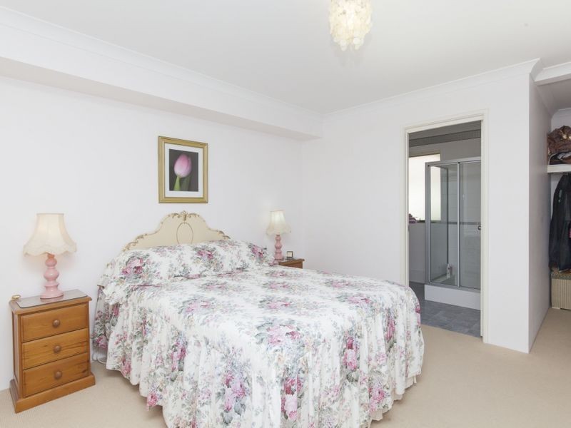 42 Maydwell Way, Calista WA 6167