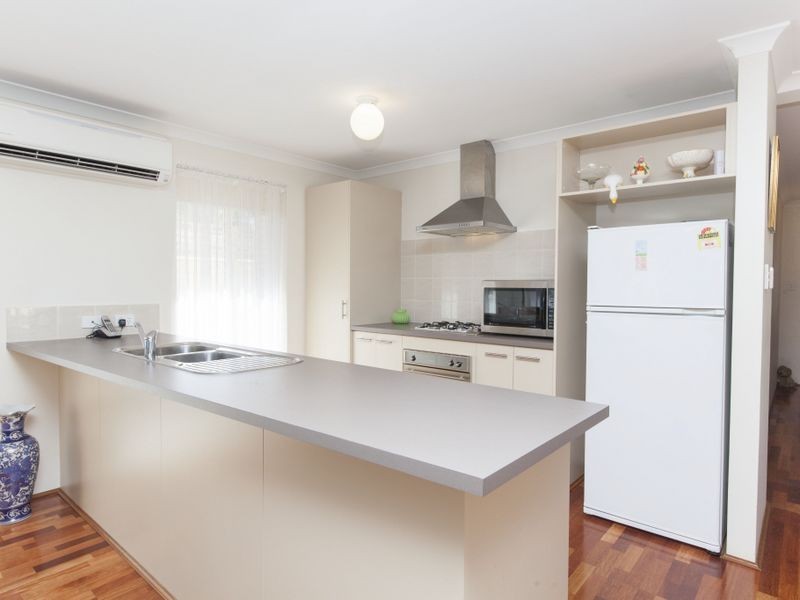 42 Maydwell Way, Calista WA 6167