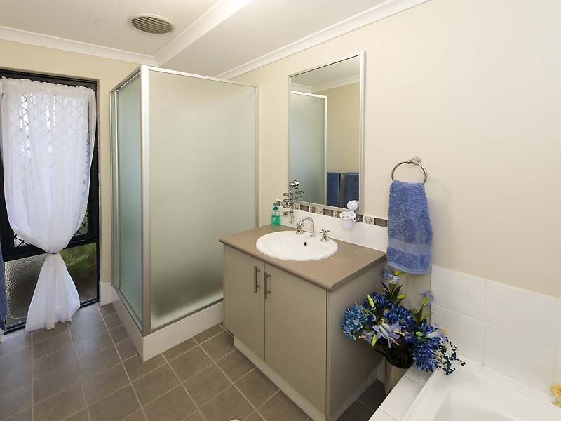 15 Jewel Gardens, Hammond Park WA 6164