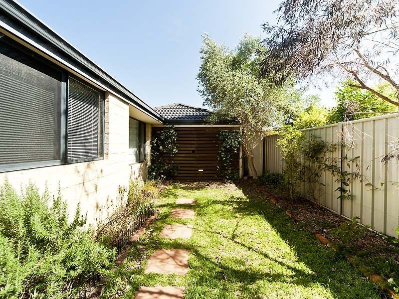 12 Weybridge Drive, Wellard WA 6170