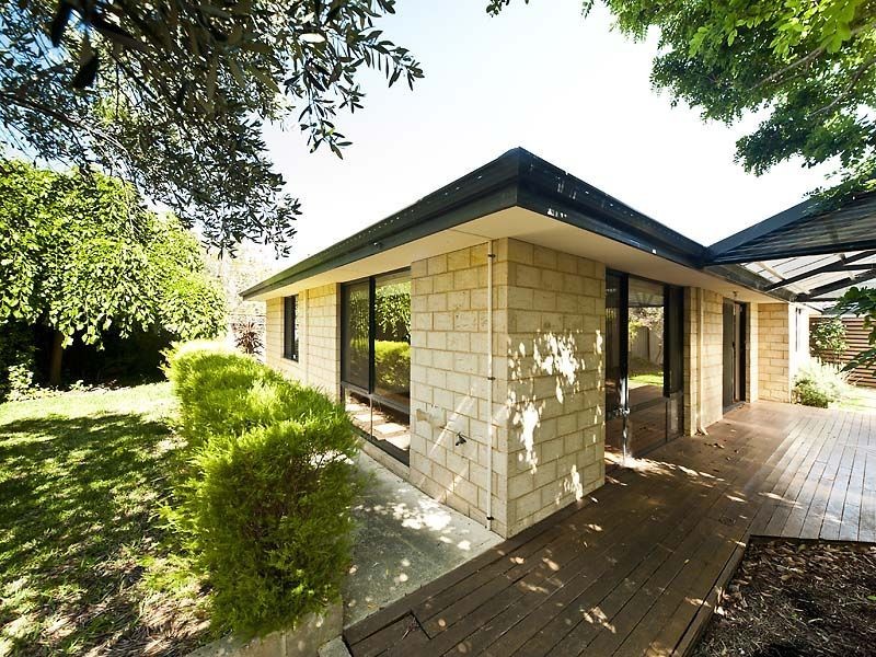 12 Weybridge Drive, Wellard WA 6170