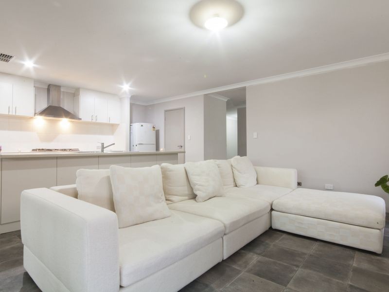 18 Shaftesbury Way, Wellard WA 6170