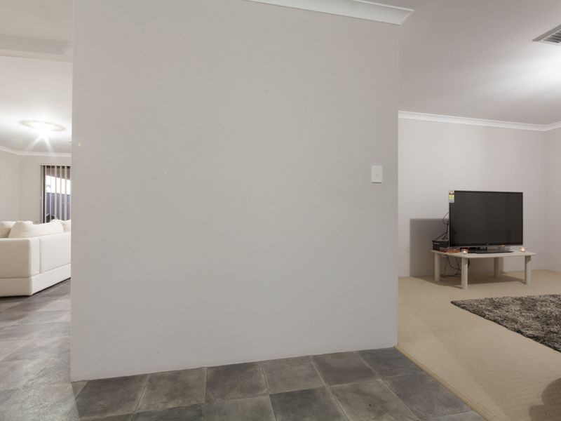 18 Shaftesbury Way, Wellard WA 6170