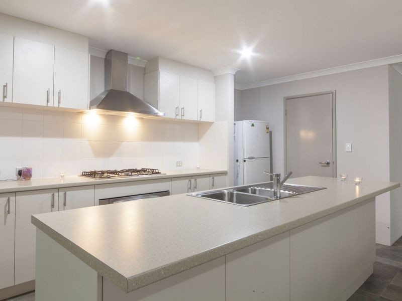 18 Shaftesbury Way, Wellard WA 6170
