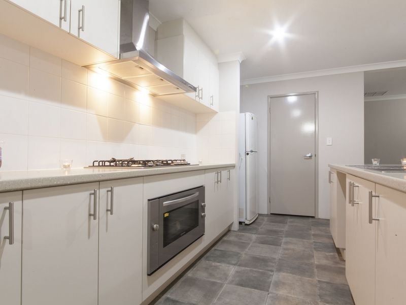 18 Shaftesbury Way, Wellard WA 6170