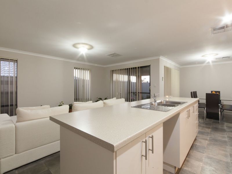 18 Shaftesbury Way, Wellard WA 6170