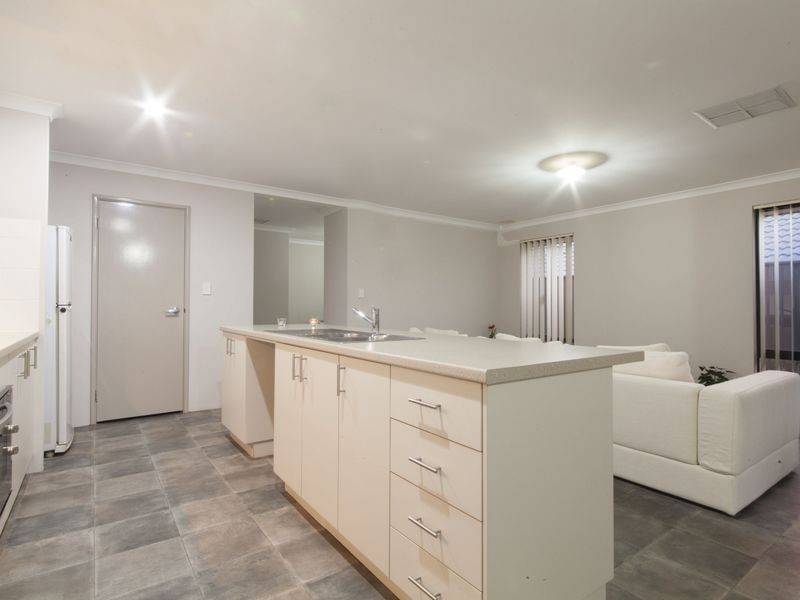 18 Shaftesbury Way, Wellard WA 6170