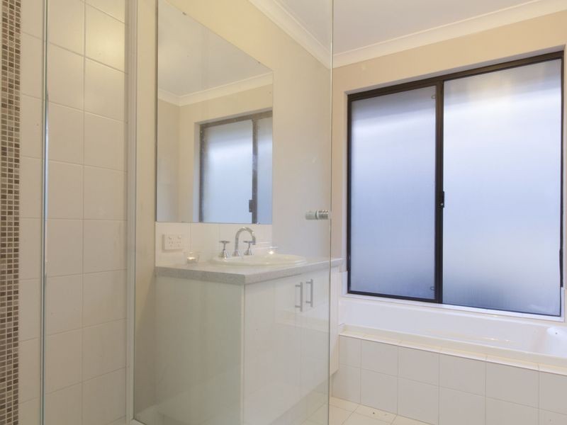 18 Shaftesbury Way, Wellard WA 6170
