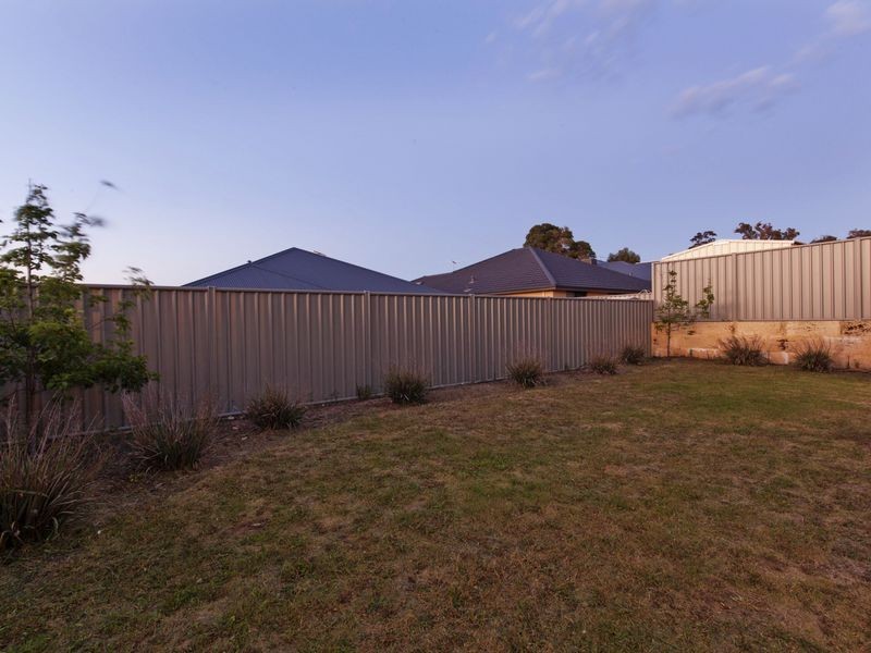 18 Shaftesbury Way, Wellard WA 6170