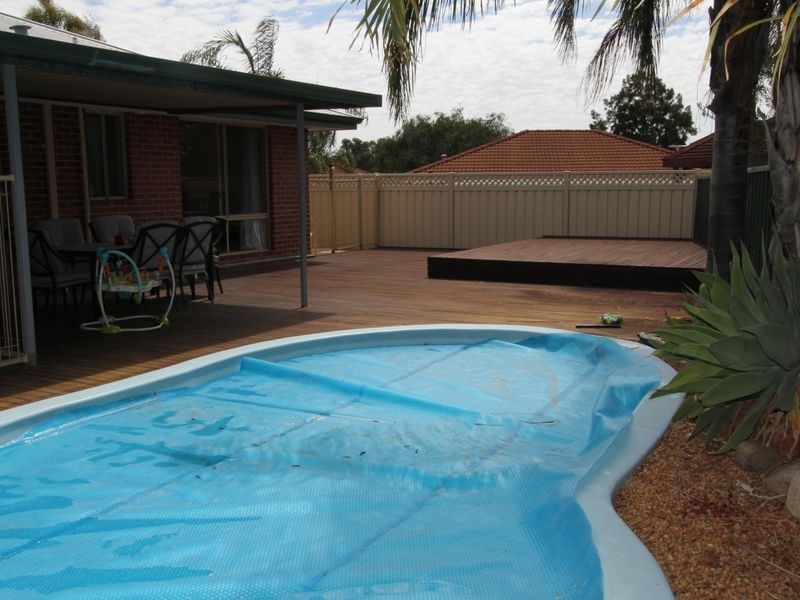 43 Whitebread Way, Leda WA 6170